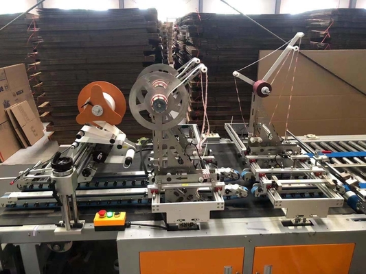Caixa ondulada do CE que cola a vida útil 300g/m2 longa da máquina 1300mm×1050mm